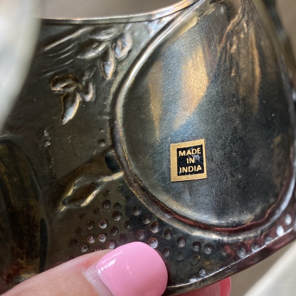 VTG Hand Crafted Hammered Brass Cuff Bracelet Made in India FINAL PRICE DROP - Picture 3 of 6